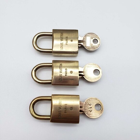 100% Authentic Louis Vuitton Vintage Lock Shiny Gold [ 1 Lock and 1 Key] - Picture 4 of 5